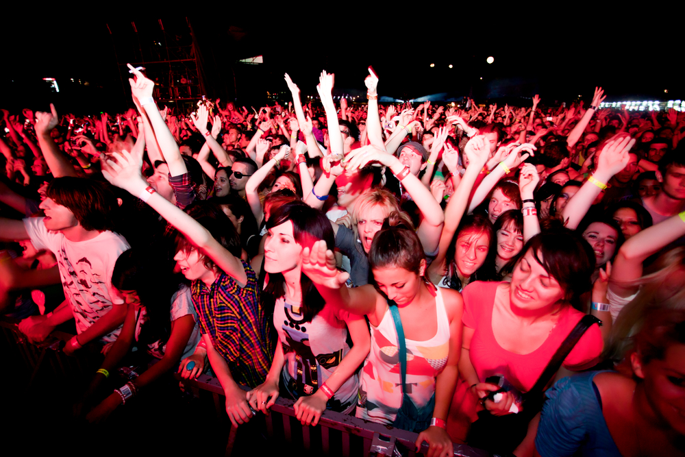 audience-infront-of-the-main-stage
